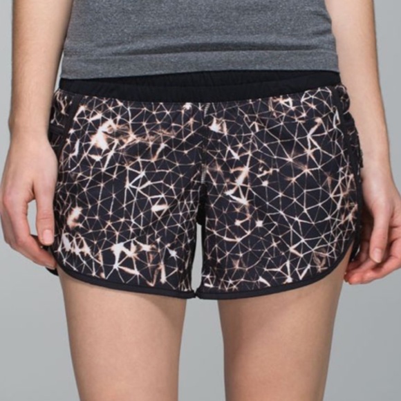 LULULEMON | Tracker Short III *4-way Stretch in Star Crushed Multi/Black - Picture 1 of 13